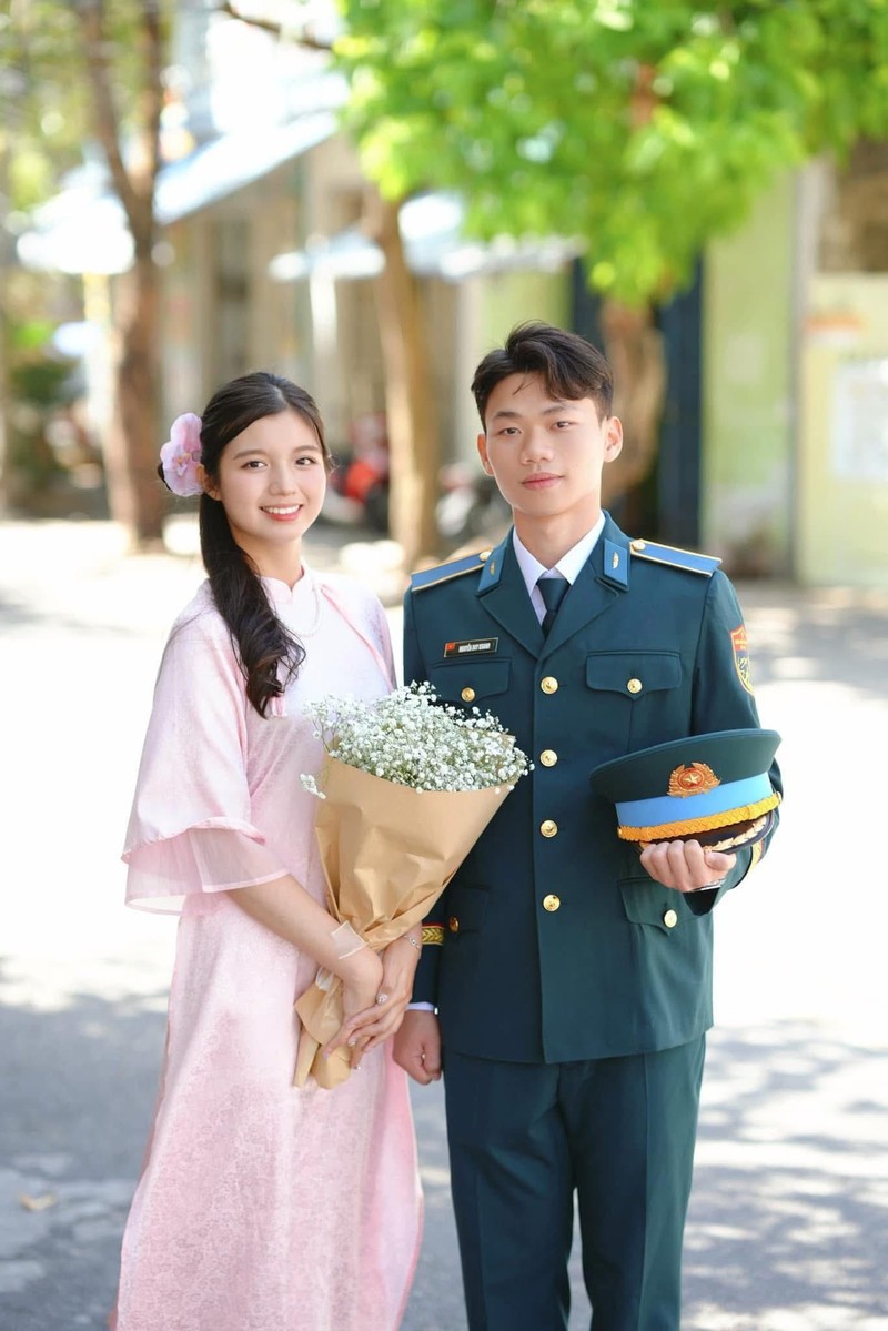 “Hot girl quan nhan” trong le dieu binh hoa nang tho ben ban trai-Hinh-8