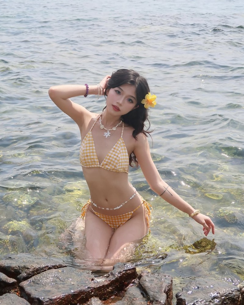 Hot girl Vuong Khanh Ly dien bikini gia nhap duong dua chao he-Hinh-3