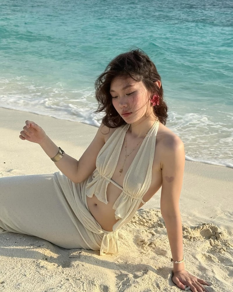 Hot girl Ly Pham xa loat anh di bien khien fan kho roi mat-Hinh-5