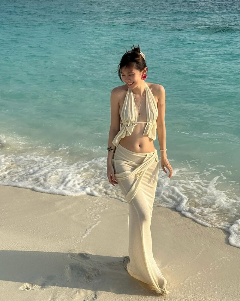 Hot girl Ly Pham xa loat anh di bien khien fan kho roi mat-Hinh-7