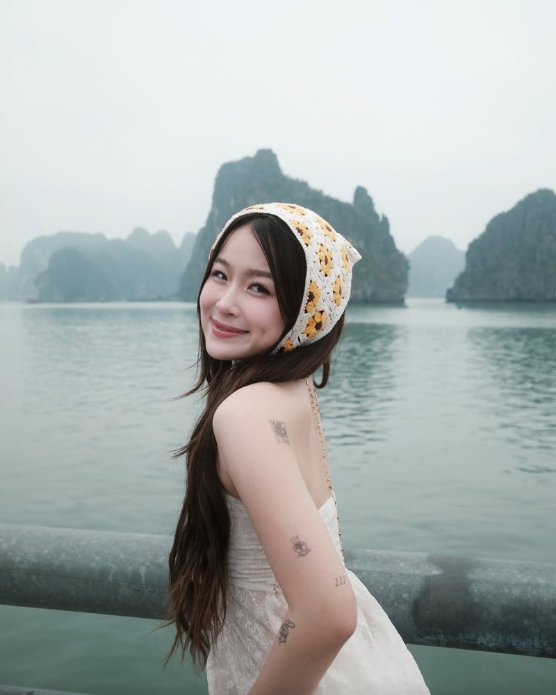 Tiktoker Chao dang anh cam bang tot nghiep, dien trang phuc gay tranh cai-Hinh-9
