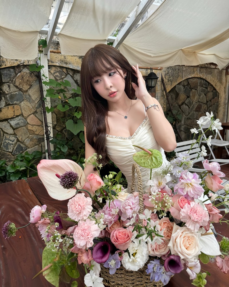 Hot girl Tammy Pham chao he voi loat anh “em be hoa la”-Hinh-10