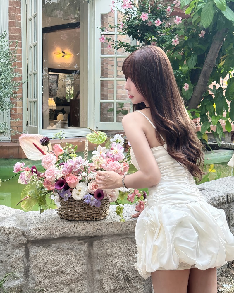 Hot girl Tammy Pham chao he voi loat anh “em be hoa la”-Hinh-4