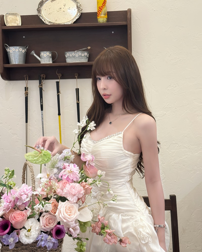 Hot girl Tammy Pham chao he voi loat anh “em be hoa la”-Hinh-6