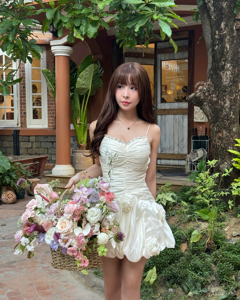 Hot girl Tammy Pham chao he voi loat anh “em be hoa la”-Hinh-8