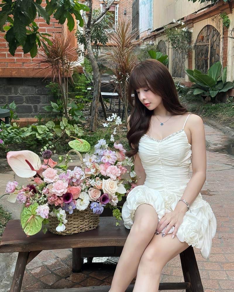 Hot girl Tammy Pham chao he voi loat anh “em be hoa la”-Hinh-9