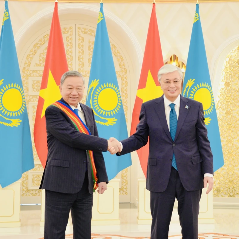 Viet Nam - Kazakhstan nang cap quan he len Doi tac Chien luoc-Hinh-2