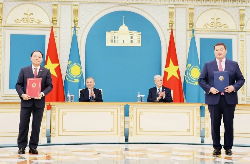 Viet Nam - Kazakhstan nang cap quan he len Doi tac Chien luoc-Hinh-3