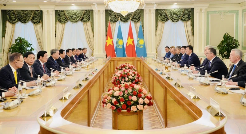 Viet Nam - Kazakhstan nang cap quan he len Doi tac Chien luoc