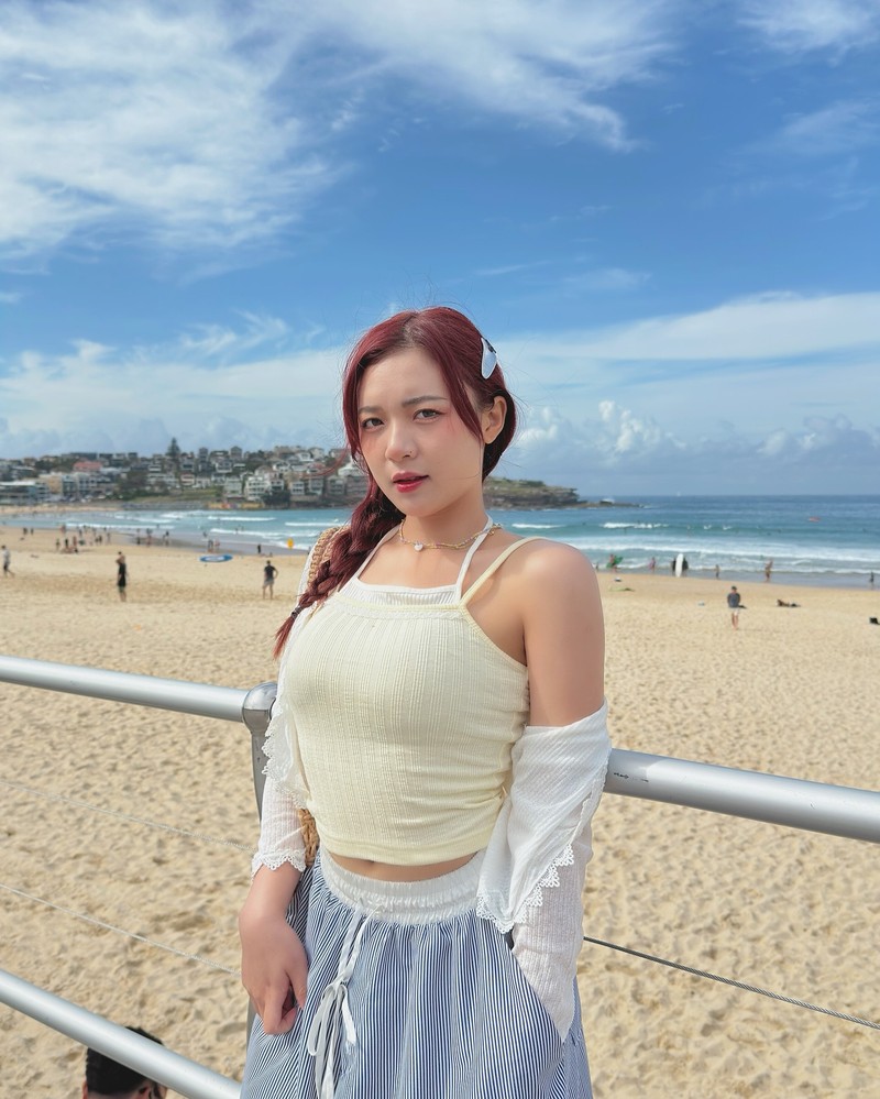MC hot nhat Lien Quan xa loat anh di bien khoe body day dan-Hinh-3