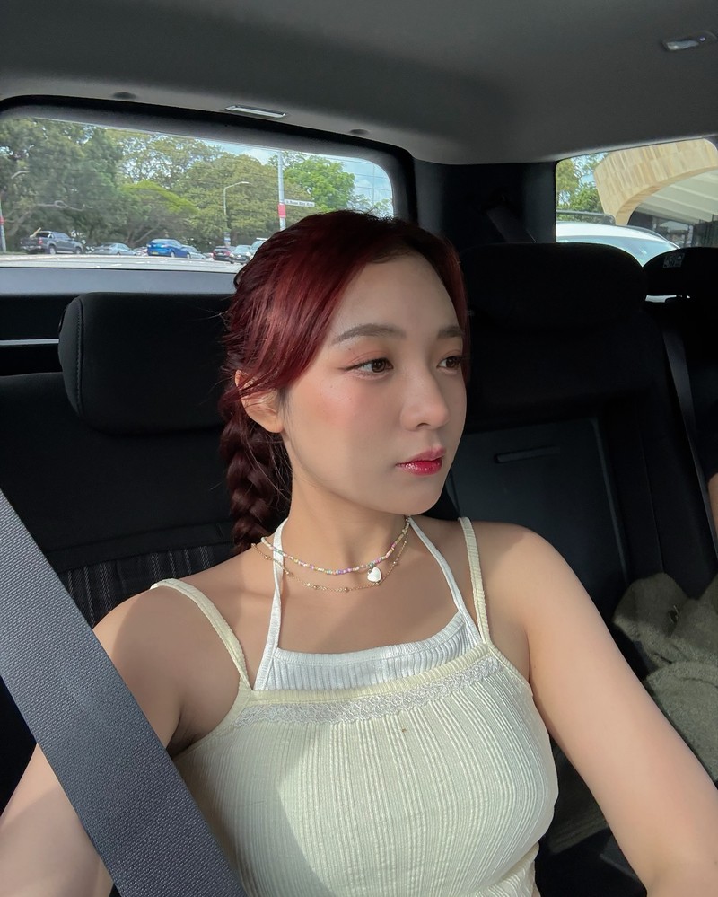 MC hot nhat Lien Quan xa loat anh di bien khoe body day dan-Hinh-4