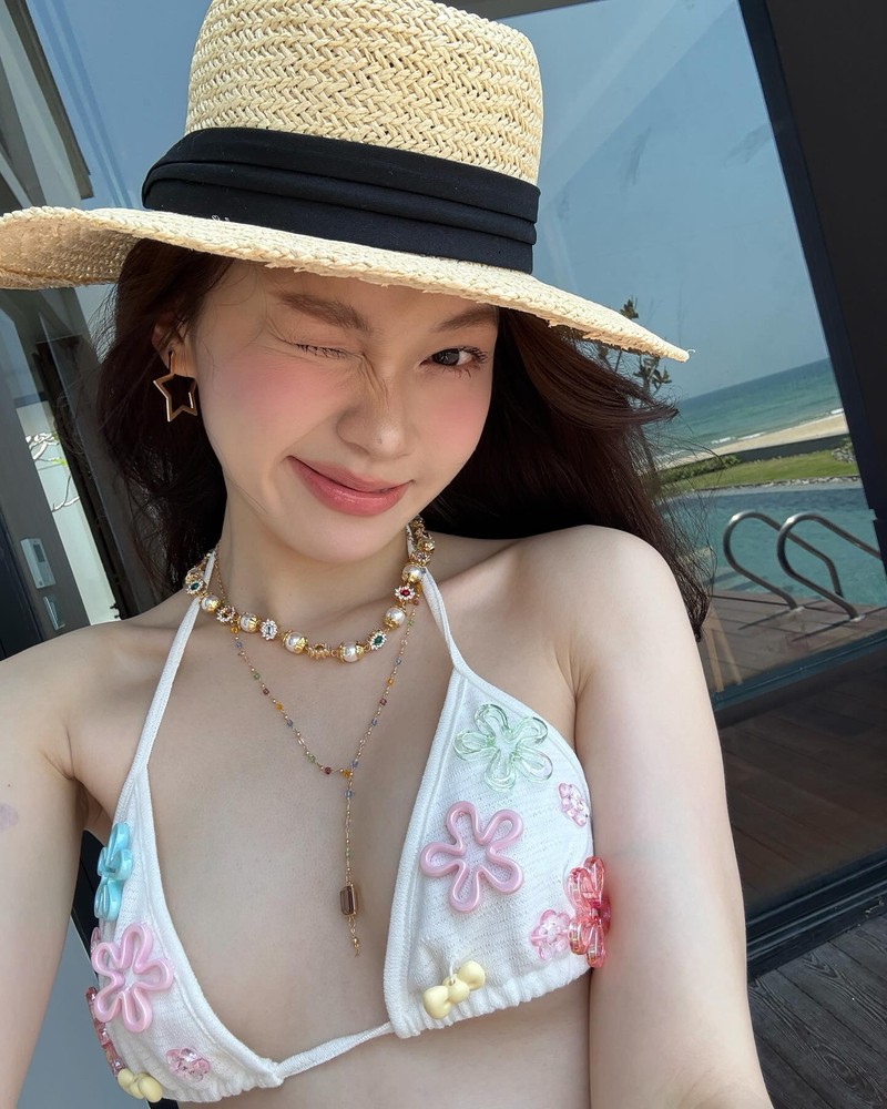 Hot girl Ly Pham lien tiep dien bikini hai manh khoe dang-Hinh-10