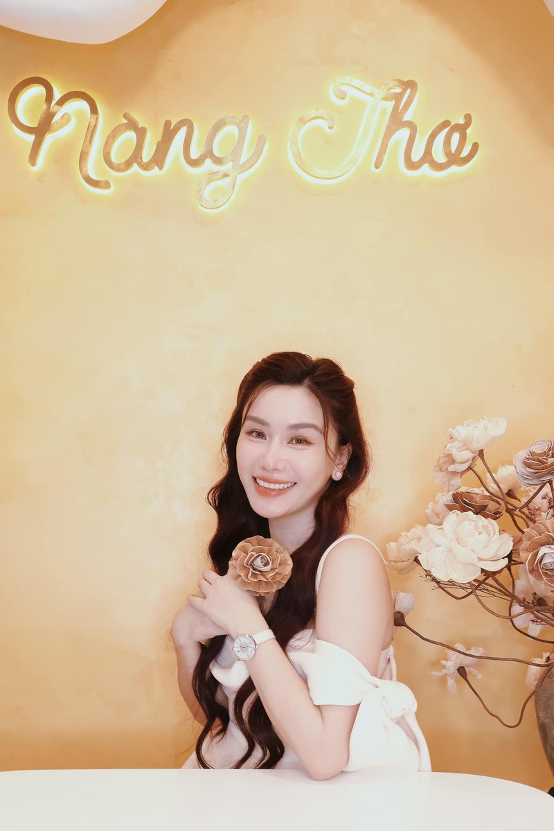 Nu MC bat ngo viral MXH vi clip review long se dieu-Hinh-10