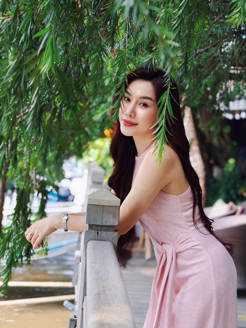 Nu MC bat ngo viral MXH vi clip review long se dieu-Hinh-9