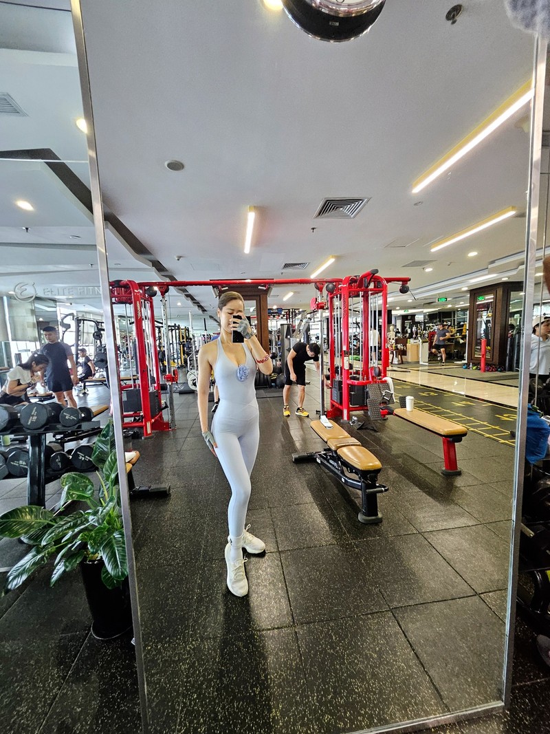 Nang hau Duong Thuy Linh khoe body cuc chat chem o tuoi U40-Hinh-6