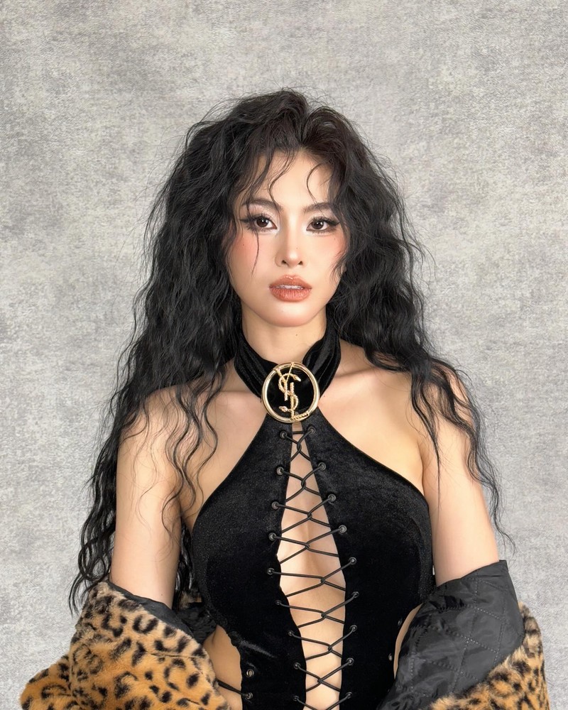 Nu dancer hot nhat Rap Viet len do khoe duong chan nguc cuc “chay“-Hinh-4