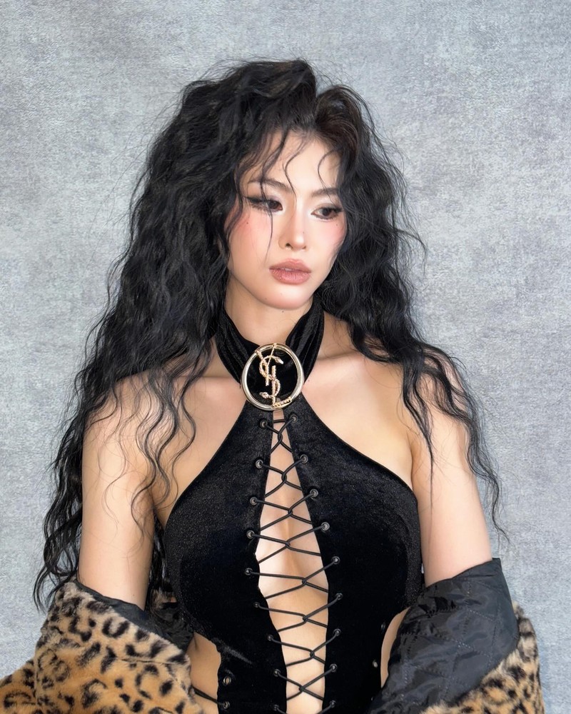 Nu dancer hot nhat Rap Viet len do khoe duong chan nguc cuc “chay“-Hinh-5