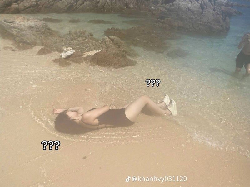 Dien bikini di bien, co gai nho ban trai chup anh va cai ket-Hinh-4
