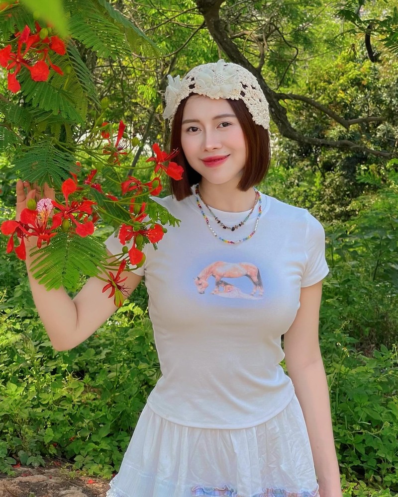 Viet Phuong Thoa khoe sac ngot ngao ben hoa phuong doi A1 lich su-Hinh-2