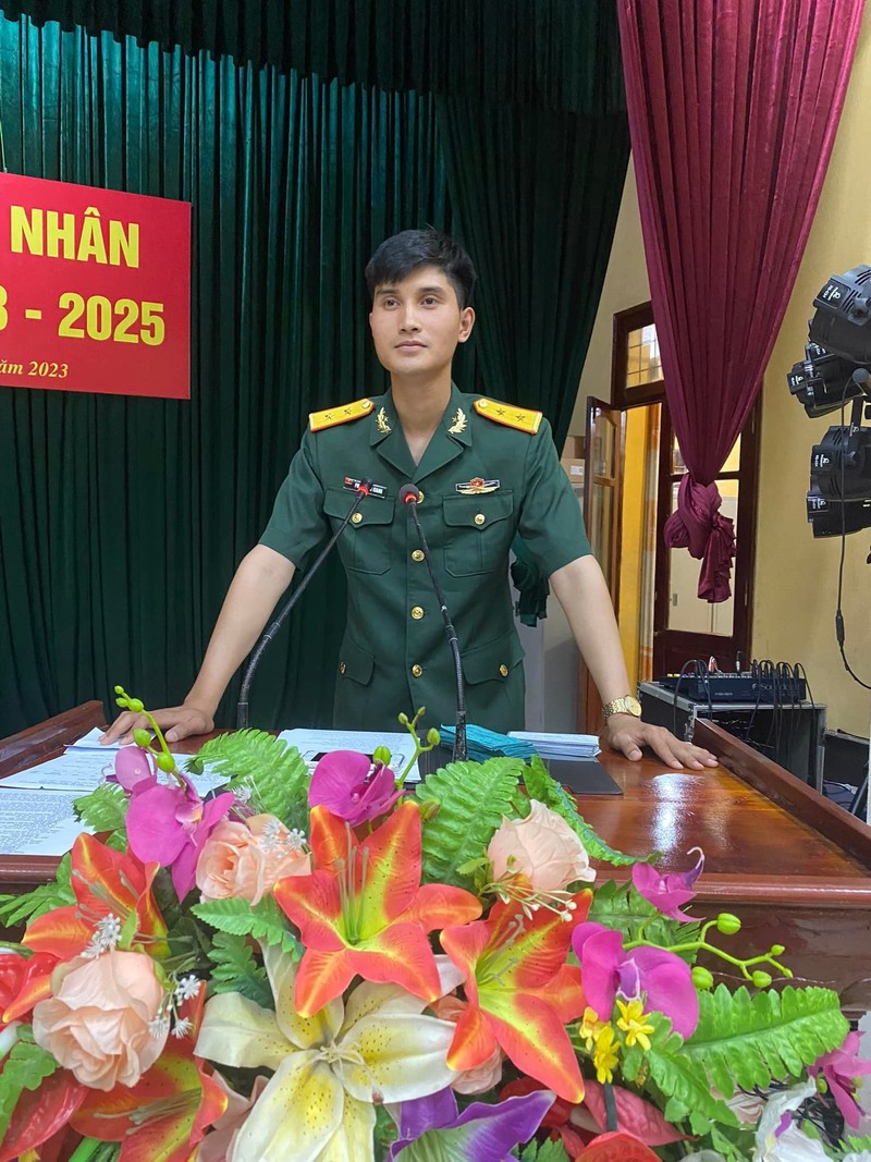 Nam quan nhan Viet bat tay Tong thong Nga tao khoanh khac “de doi“-Hinh-4