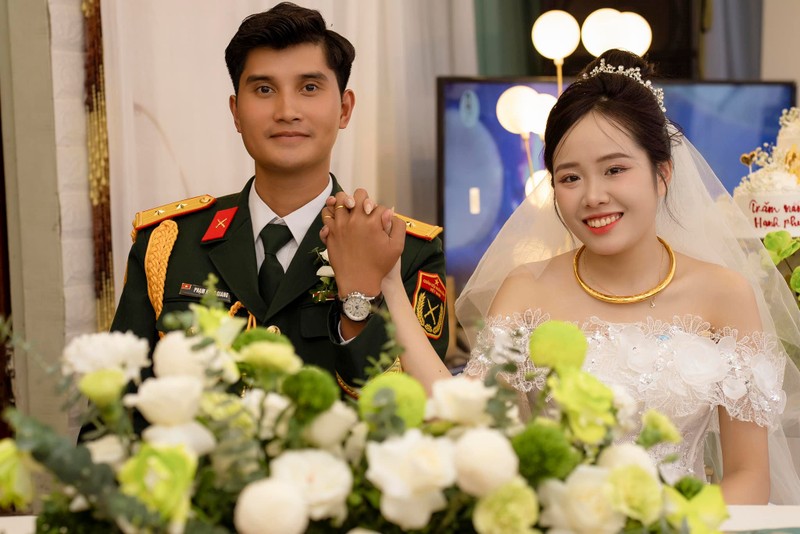 Nam quan nhan Viet bat tay Tong thong Nga tao khoanh khac “de doi“-Hinh-9