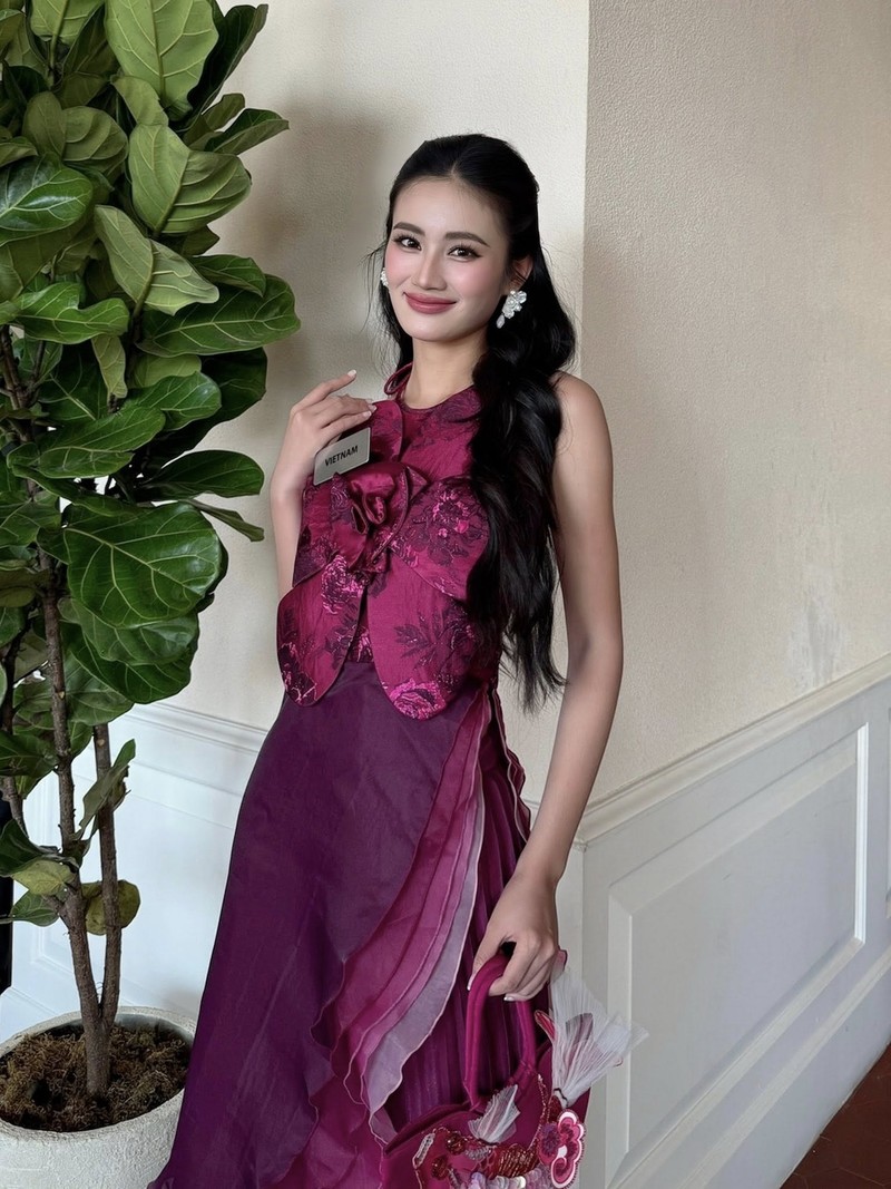 Hoa Hau Y Nhi xuat hien noi bat ngay thu tu tai Miss World-Hinh-3