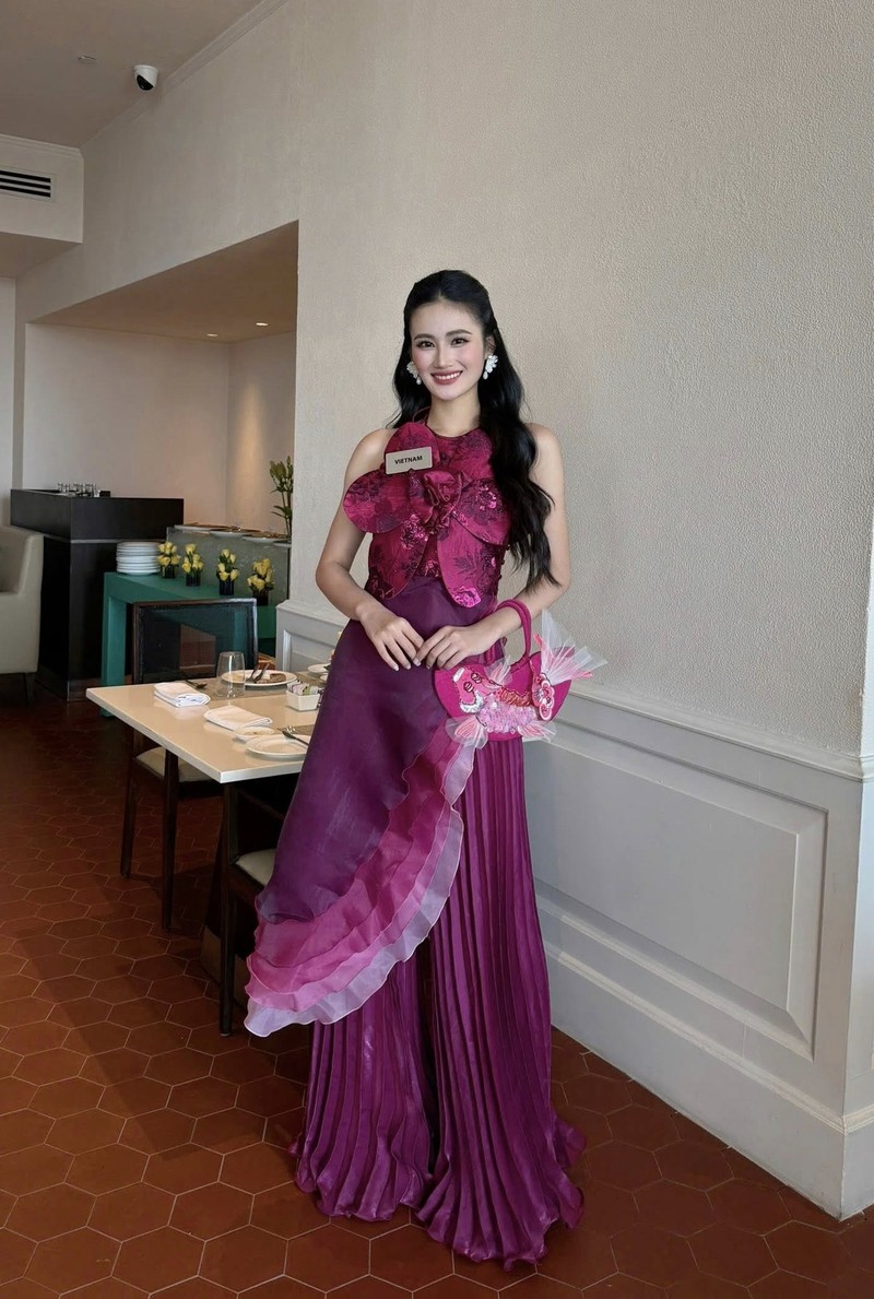 Hoa Hau Y Nhi xuat hien noi bat ngay thu tu tai Miss World-Hinh-4