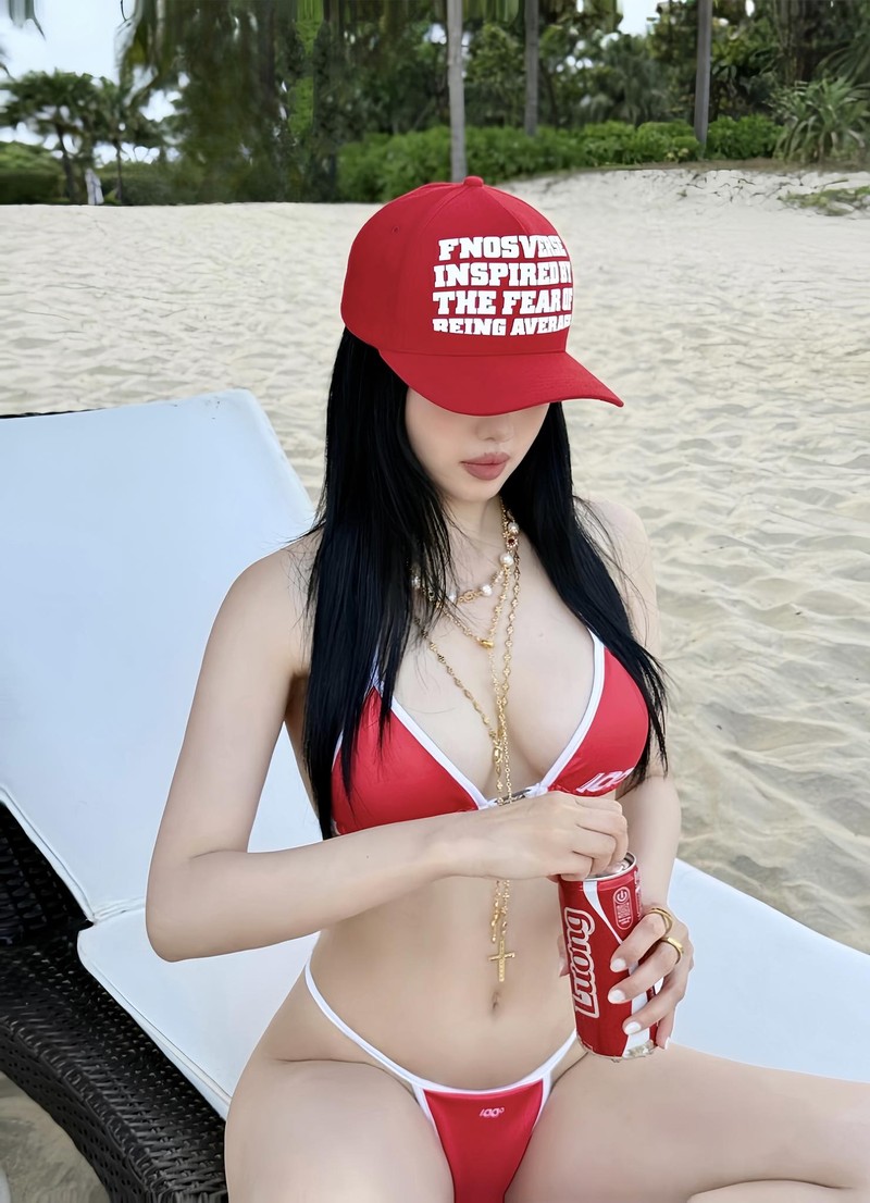 De nhat hot girl Ha Thanh cham chi dien bikini khoe dang tuoi U40-Hinh-4