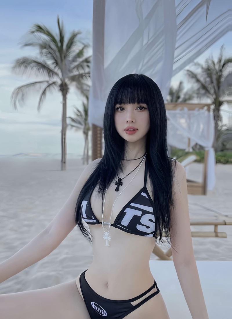 De nhat hot girl Ha Thanh cham chi dien bikini khoe dang tuoi U40-Hinh-8