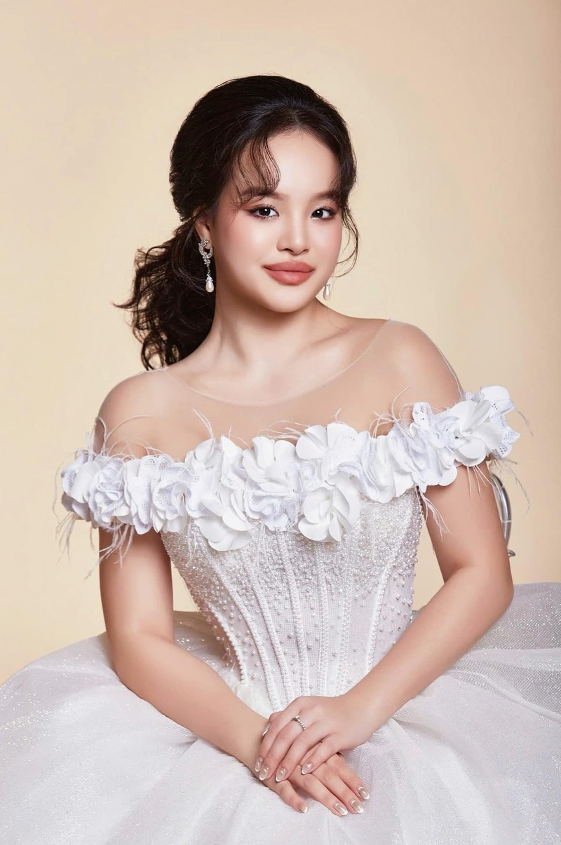 Con gai Thuy Hanh lot xac tuoi 18, ra dang tieu thu dai cac-Hinh-10