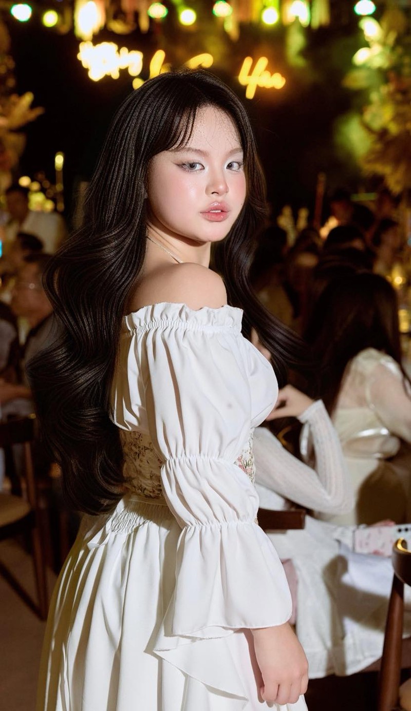 Con gai Thuy Hanh lot xac tuoi 18, ra dang tieu thu dai cac