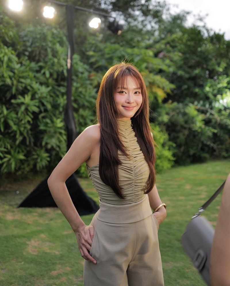Kha Ngan ngay cang thang hang, moc mac van cuc cuon hut-Hinh-2