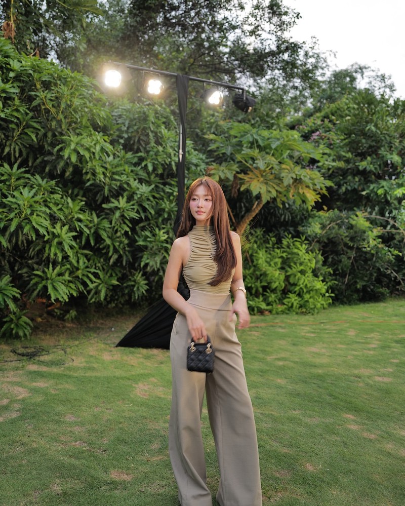 Kha Ngan ngay cang thang hang, moc mac van cuc cuon hut-Hinh-8