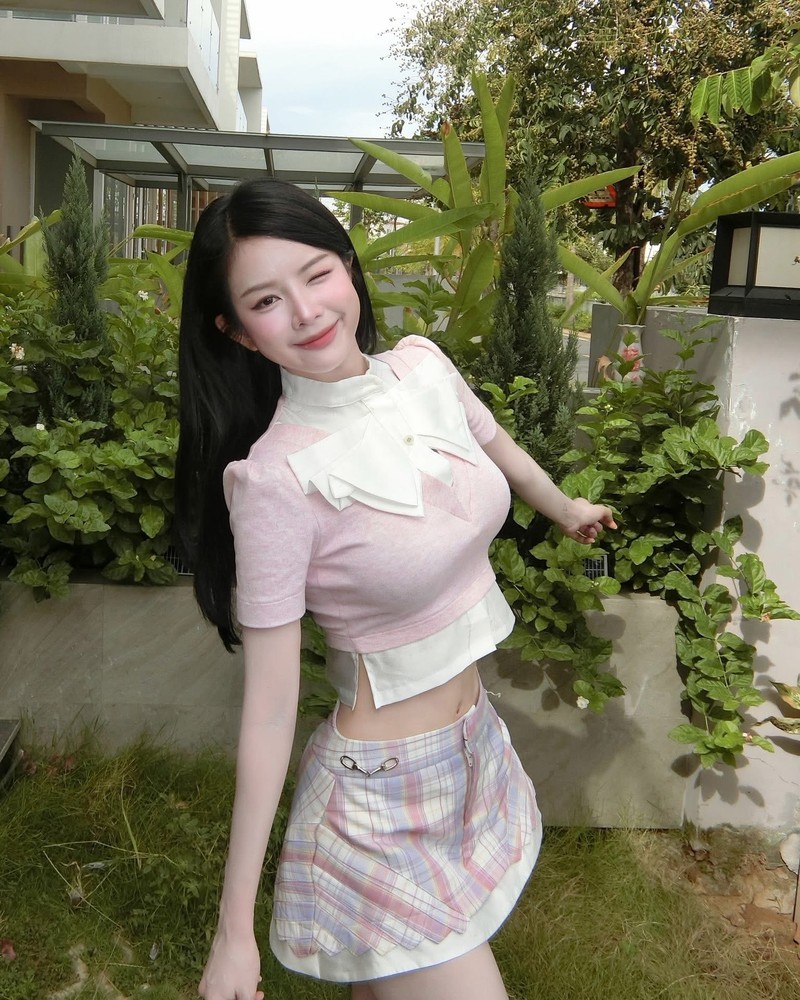 DJ Mie “don tim” fan voi outfit mau keo ngot nhu nu sinh-Hinh-5