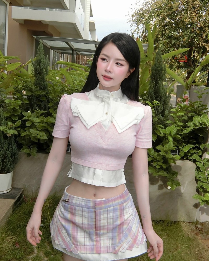 DJ Mie “don tim” fan voi outfit mau keo ngot nhu nu sinh-Hinh-6