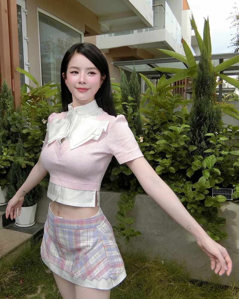 DJ Mie “don tim” fan voi outfit mau keo ngot nhu nu sinh-Hinh-8