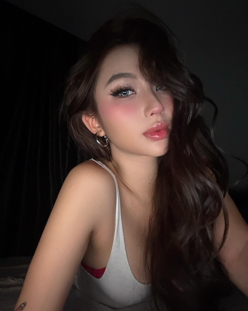 Tiktoker Quynh Nhu “gay bao” voi loat anh selfie than thai ngut troi-Hinh-2