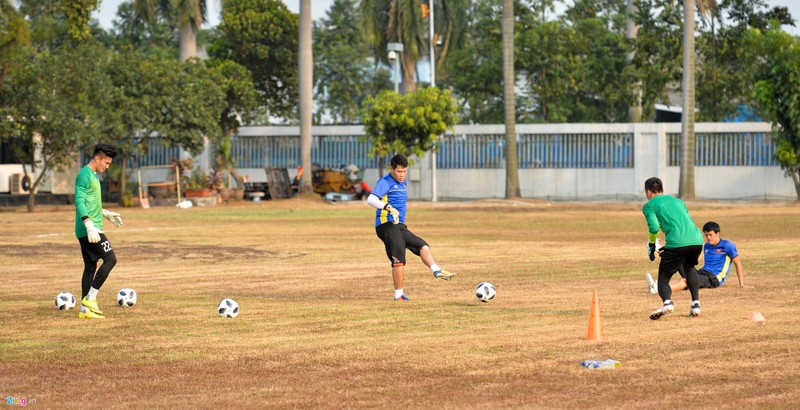 Olympic Viet Nam phai tap o san da phui truoc tran ra quan tai ASIAD-Hinh-11