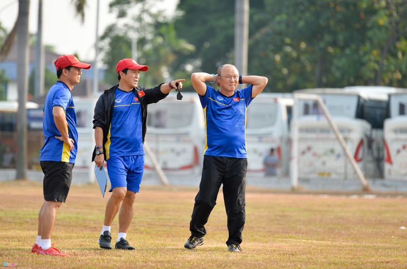 Olympic Viet Nam phai tap o san da phui truoc tran ra quan tai ASIAD