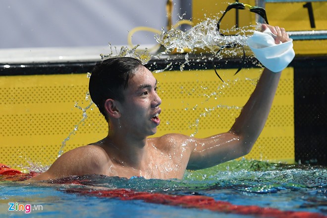 Nguyen Huy Hoang - cau be lang chai suyt ha be tuong dai boi the gioi tai ASIAD 2018