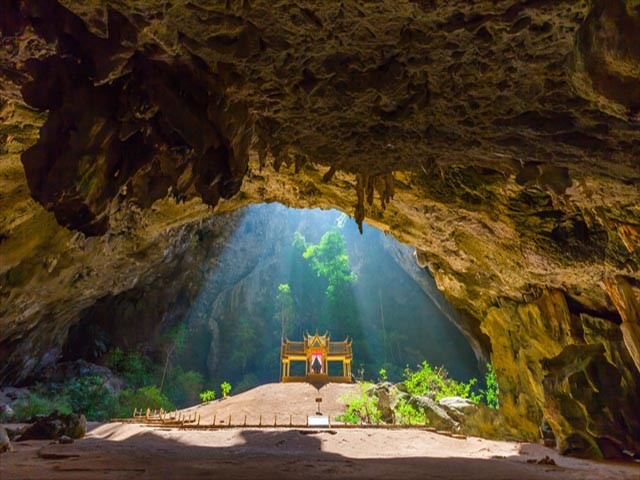 Cung dien vang rong - diem du lich moi cho nhung ai muon quay lai Thai Lan