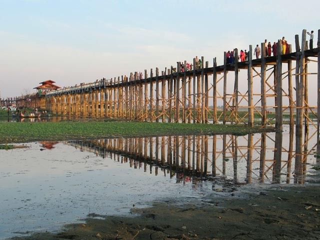 Dat chan toi nhung cay cau noi tieng du khach 