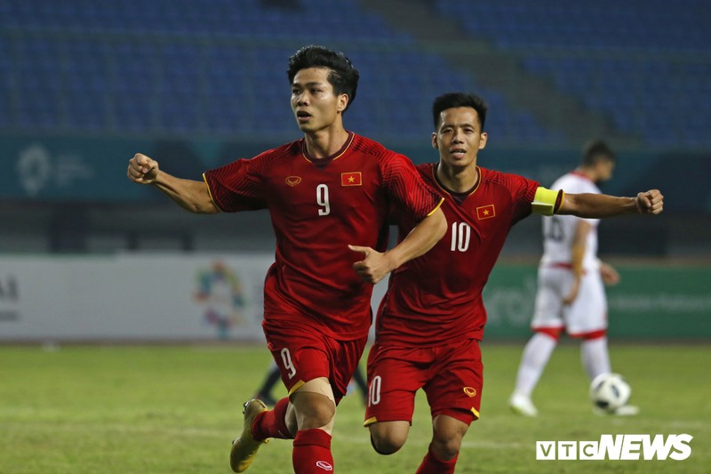 Cau thu xuat sac nhat AFF Cup 2018: Cong Phuong, Quang Hai la ung vien hang dau