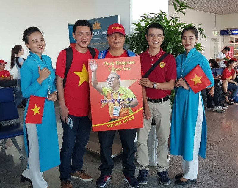 Anh: CDV Viet Nam o at sang Philippines “tiep lua” cho DT Viet Nam-Hinh-5
