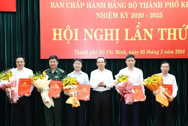 Ban Chap hanh Dang bo TPHCM co them 5 Thanh uy vien