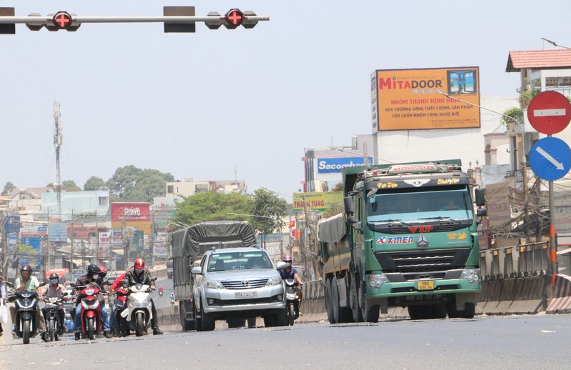 Shiper nhoc nhan duoi thoi tiet nang nong o Bien Hoa