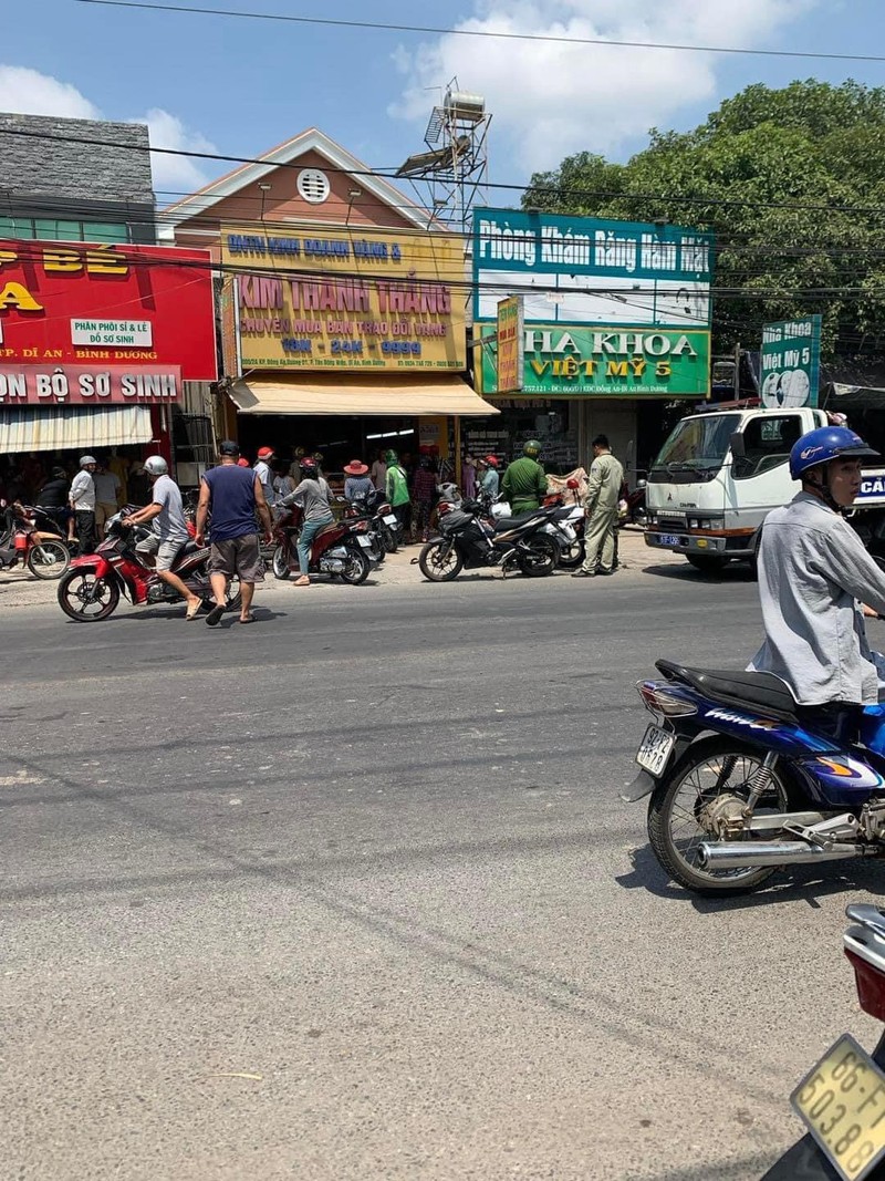 Binh Duong: Bat thanh nien gia vo mua vang roi cuop giat-Hinh-2