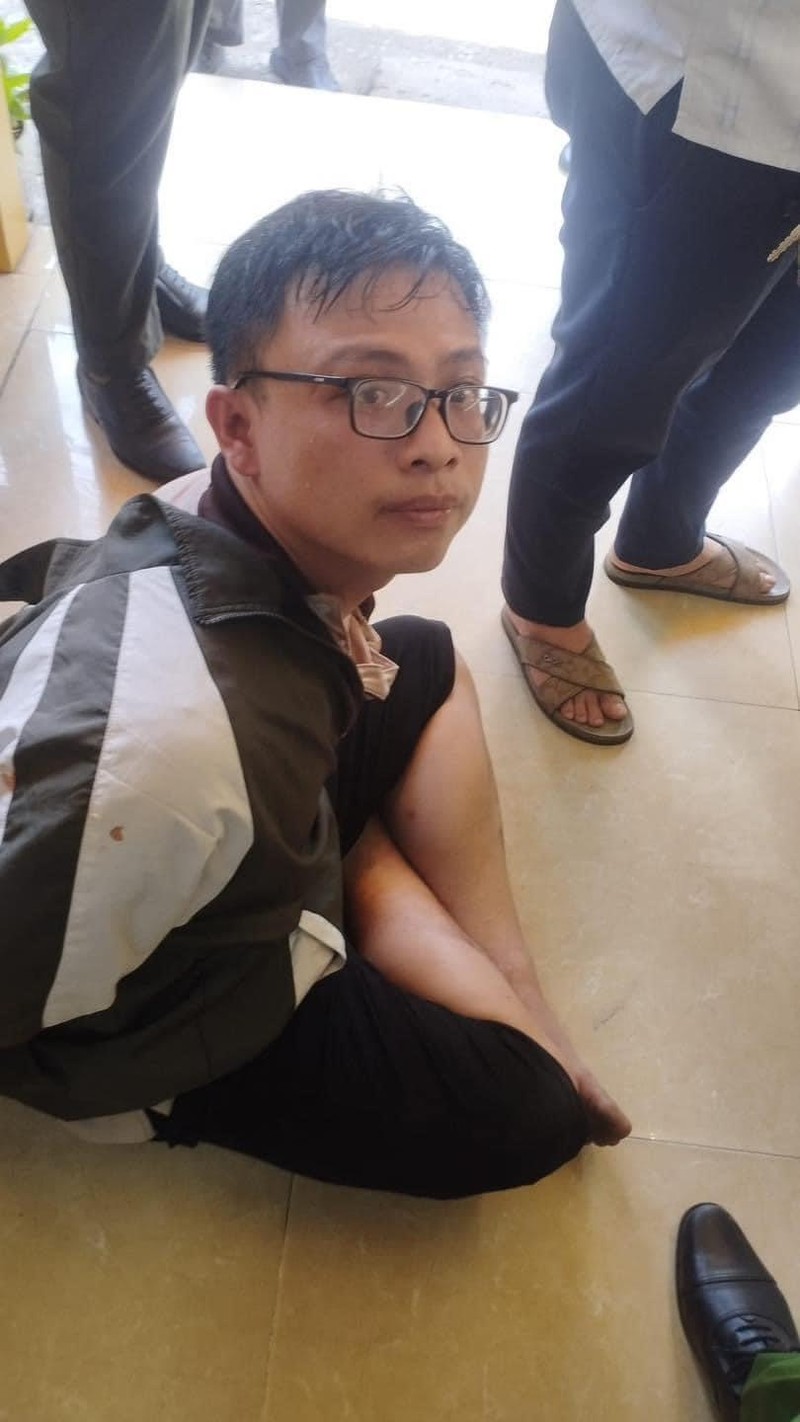 Binh Duong: Bat thanh nien gia vo mua vang roi cuop giat