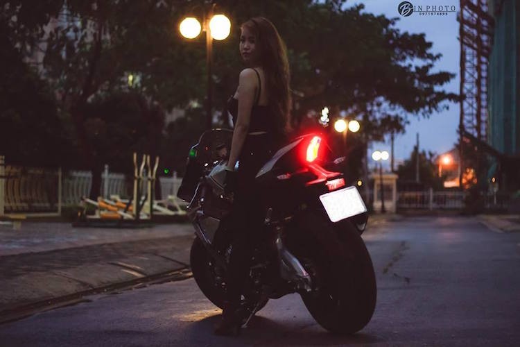Hotgirl Viet so dang cung sieu moto 