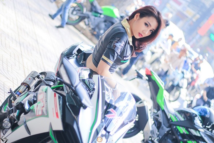 PG girl Kawasaki quyen ru ben 